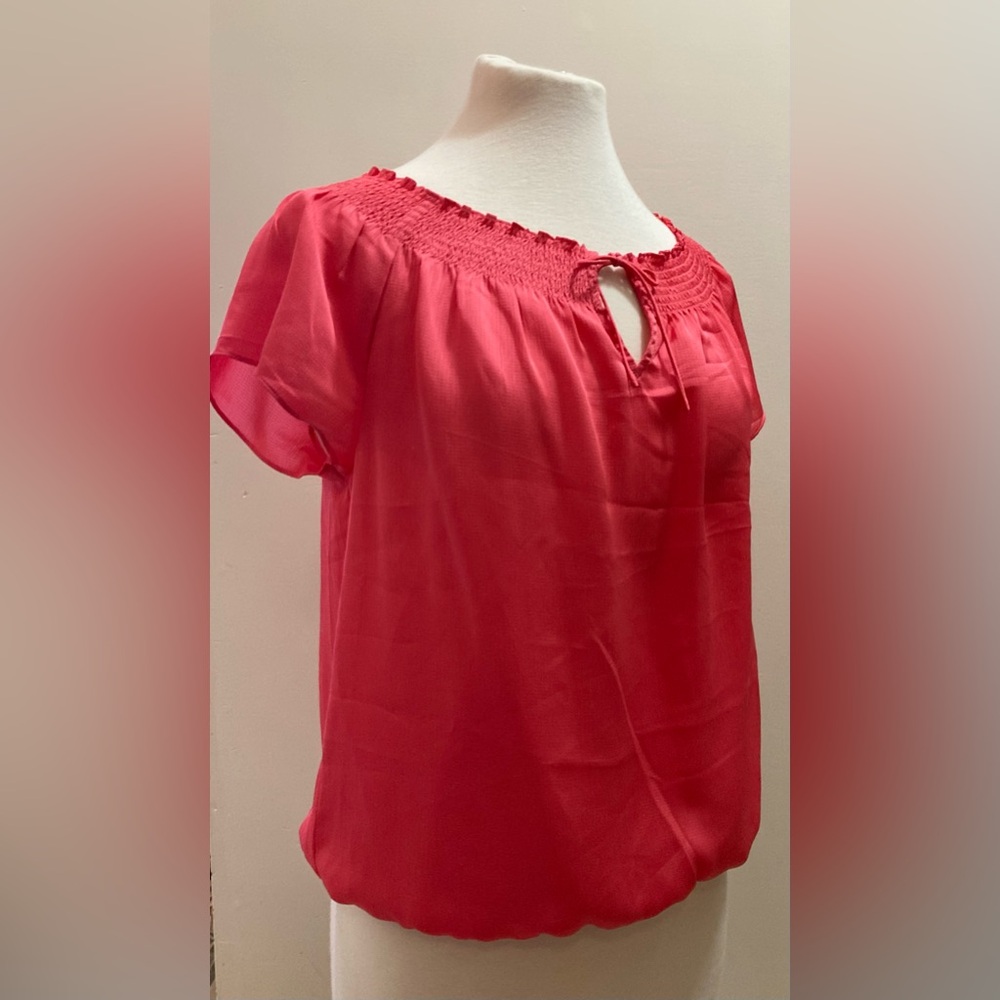 Ann Taylor Womens Coral Smocked Neck Short Sleeve Top Small Petite